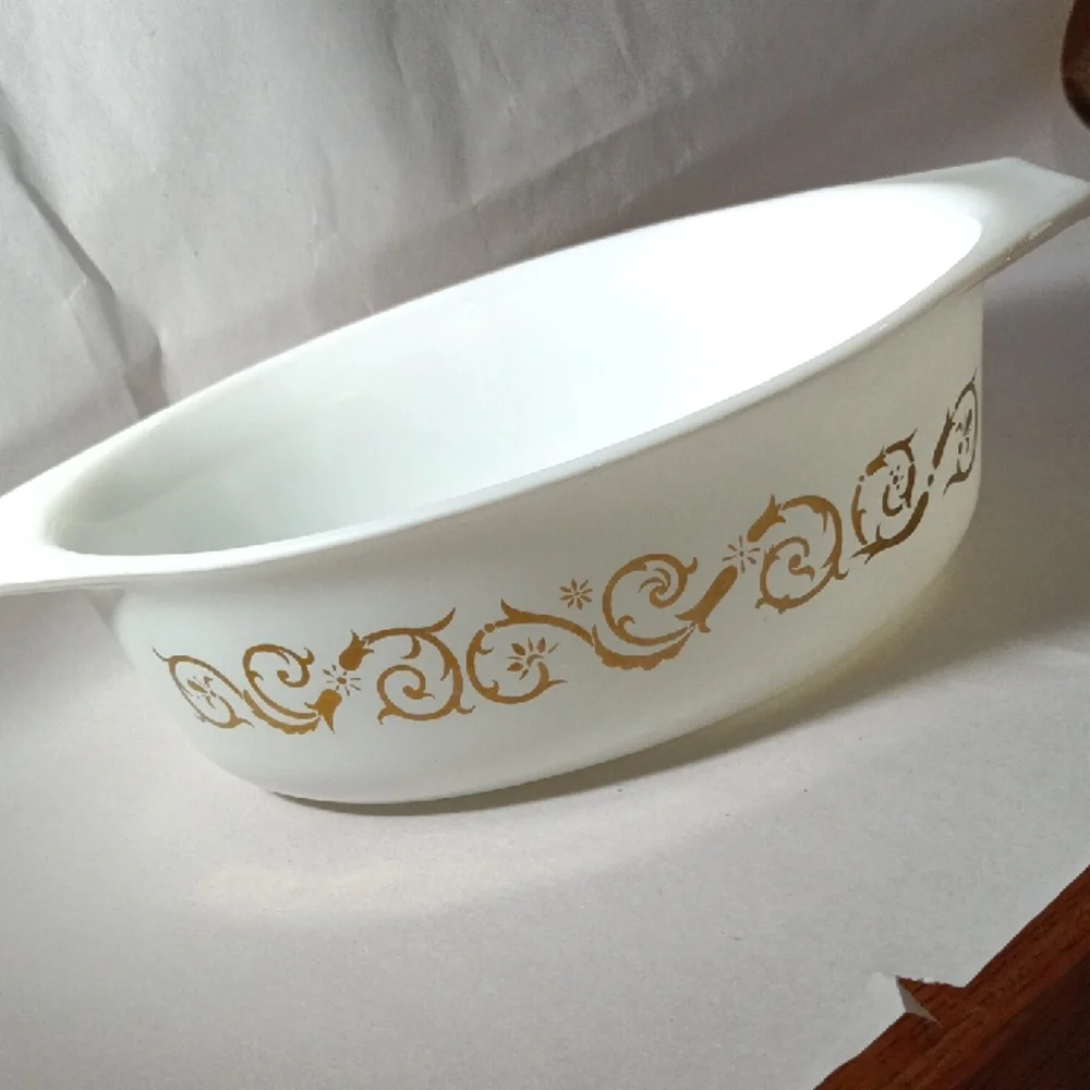 Pyrex Empire Scroll Oval Casserole Dish W/Beautiful Gold Vines No Lid - Picture 3 of 7